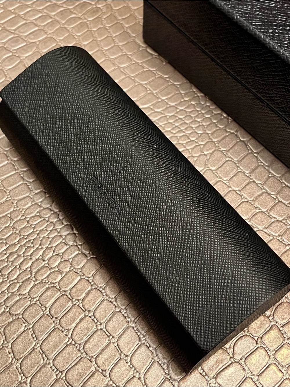 Prada Authentic Eyewear Case in Saffiano Leather w/Protective Box & Linen (EUC) - Picture 11 of 14